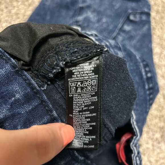 Forever 21 Women’s Size 25 Dark Denim Shorts - Picture 5 of 7